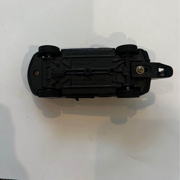 2001 Chrysler PT cruiser scale 1:43 diecast car With hitch - Picture 4 of 8